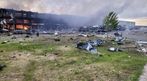 Обстріли РФ: В Одесі згорів склад з гуманітаркою, а в Миколаєві пошкоджений мобільний шпиталь Червоного Хреста