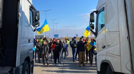 Активісти у Польщі третю добу блокують на кордоні фури, які прямують до РФ та Білорусі