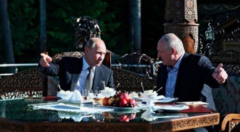 Лукашенко купує в Росії винищувачі та зброю