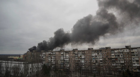 Ворог у Житомирі розбомбив гуртожиток та ударив у завод