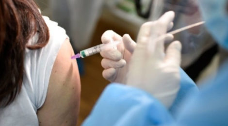 Бустерна доза COVID-вакцин буде доступна українцям з 2022-го